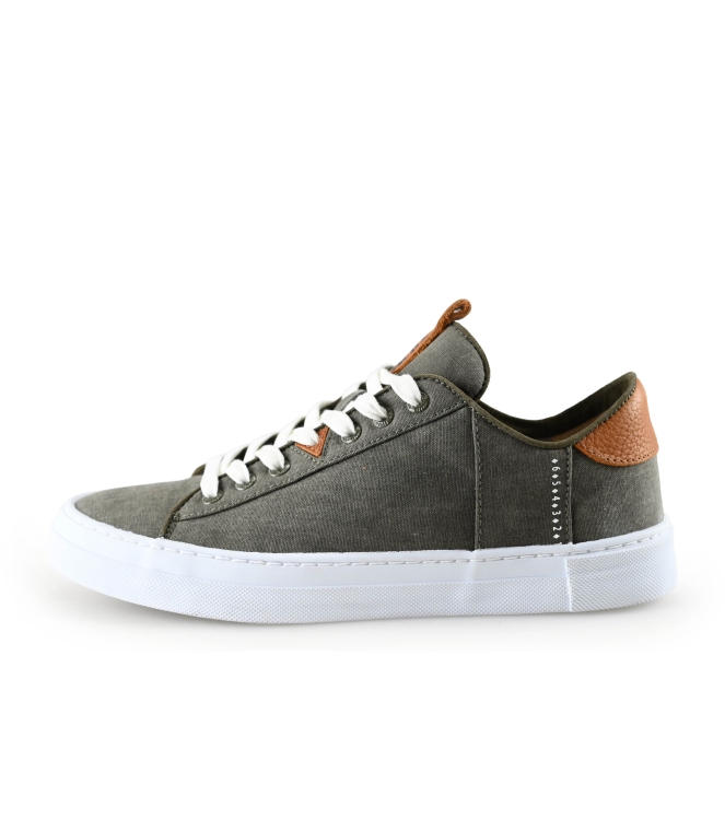 Hub Sneakers