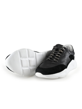 Tozen Sneakers