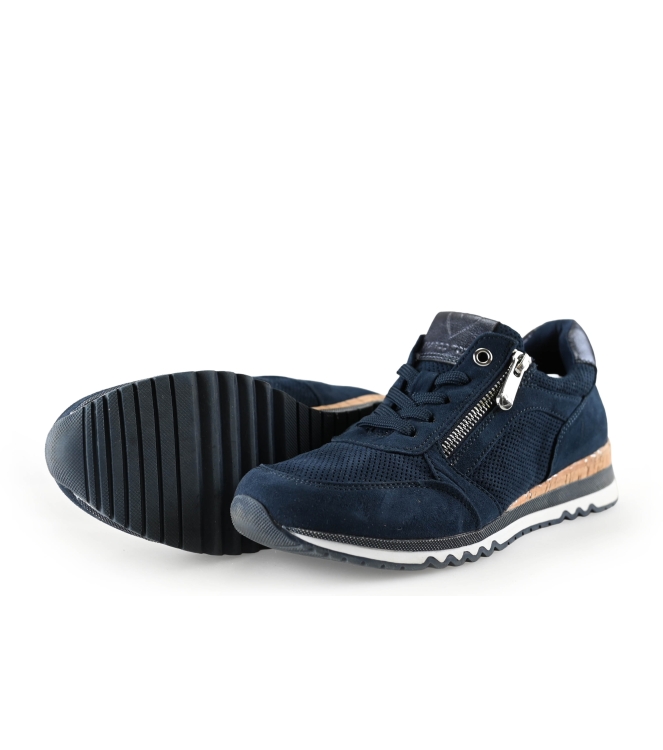 Nova Sneakers