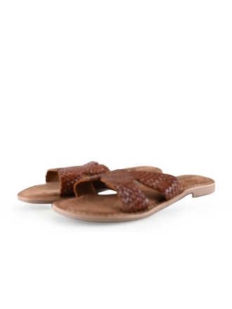 Lazamani Pumps