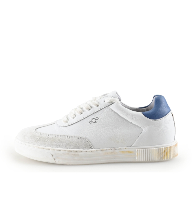 AQA Sneakers