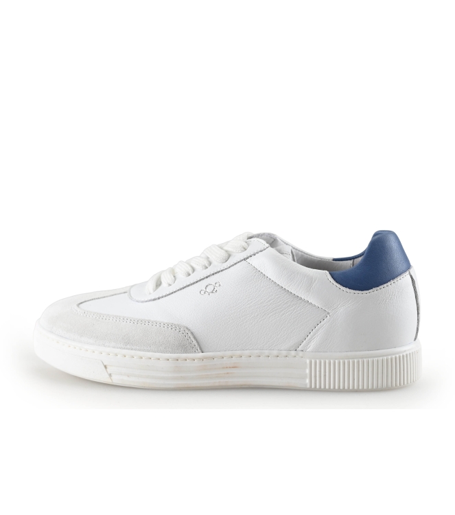 AQA Sneakers