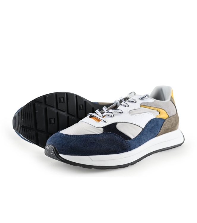 Vertice Sneakers
