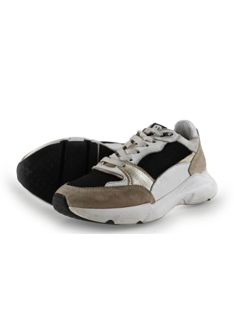 Maruti Sneakers