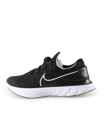Flyknit Sneakers