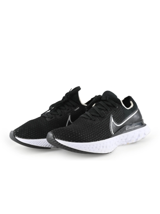 Flyknit Sneakers