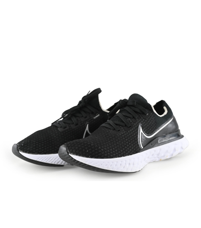 Flyknit Sneakers