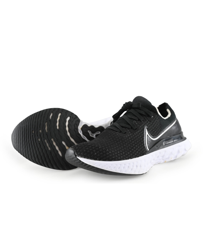 Flyknit Sneakers