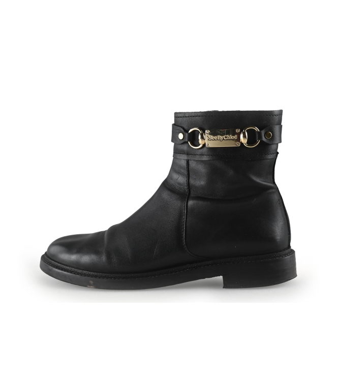 See by Chloe Laarzen