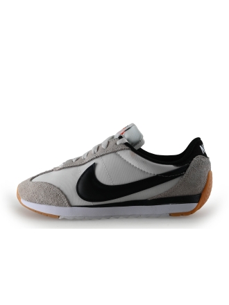 Nike Sneakers Wit 325658
 Maat 38
 