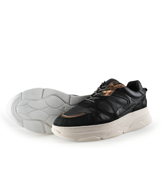 Omoda Sneakers