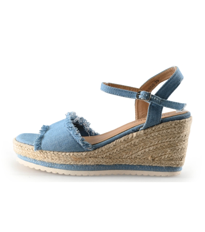 Ella Cruz Sleehakken