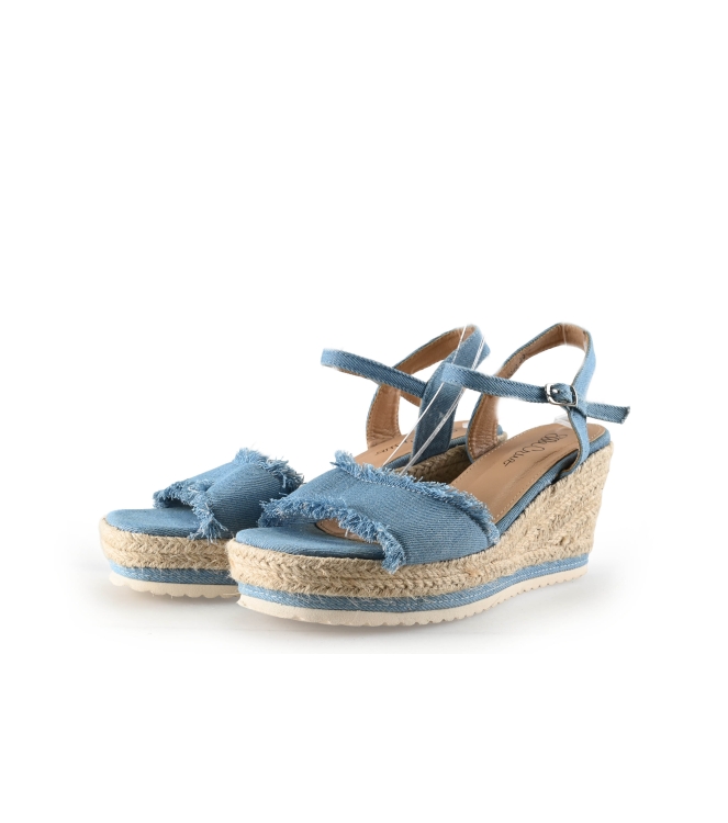 Ella Cruz Sleehakken