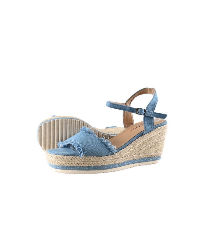 Ella Cruz Sleehakken