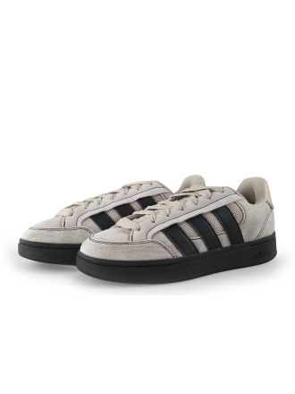 Adidas Sneakers Beige 348075
 Maat 43
 