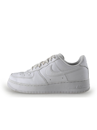 Nike Sneakers Wit 350253
 Maat 38½
 