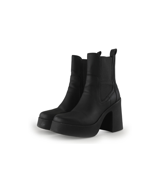Steve Madden Chelsea boots