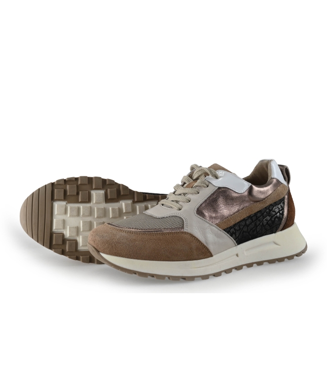 AQA Sneakers